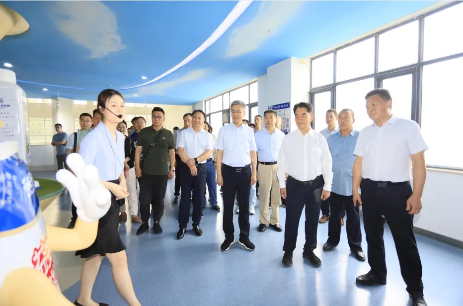 XINGKONG.COM星空体育(中国大陆)科技公司丨中国人民大学河南校友会莅临XINGKONG.COM星空体育(中国大陆)科技公司参观座谈