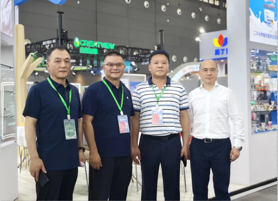 XINGKONG.COM星空体育(中国大陆)科技公司乳业集团党委书记、董事长唐洪峰一行参加中国乳制品工业协会第三十次年会暨2024中国（国际）乳业技术博览会