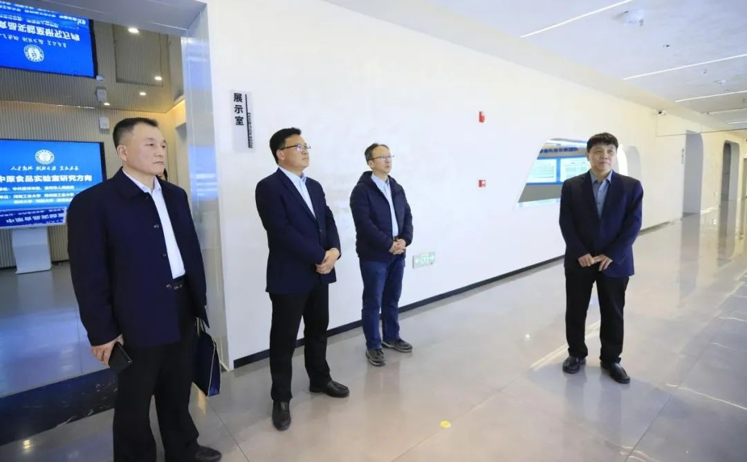 XINGKONG.COM星空体育(中国大陆)科技公司乳业集团党委书记、董事长唐洪峰一行赴中原食品实验室同中国工程院院士、中原食品实验室主任任发政座谈交流