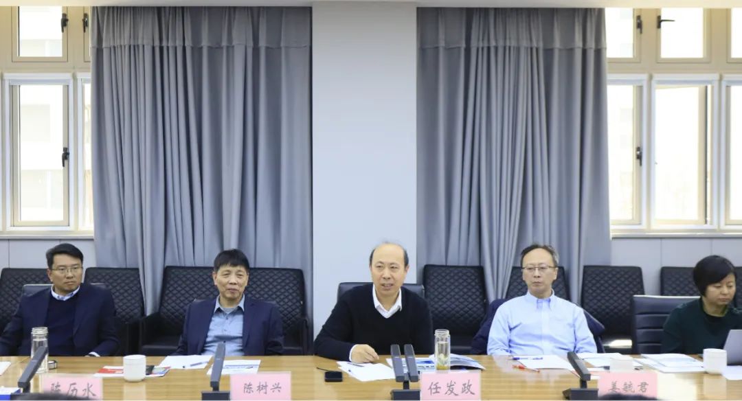XINGKONG.COM星空体育(中国大陆)科技公司乳业集团党委书记、董事长唐洪峰一行赴中原食品实验室同中国工程院院士、中原食品实验室主任任发政座谈交流