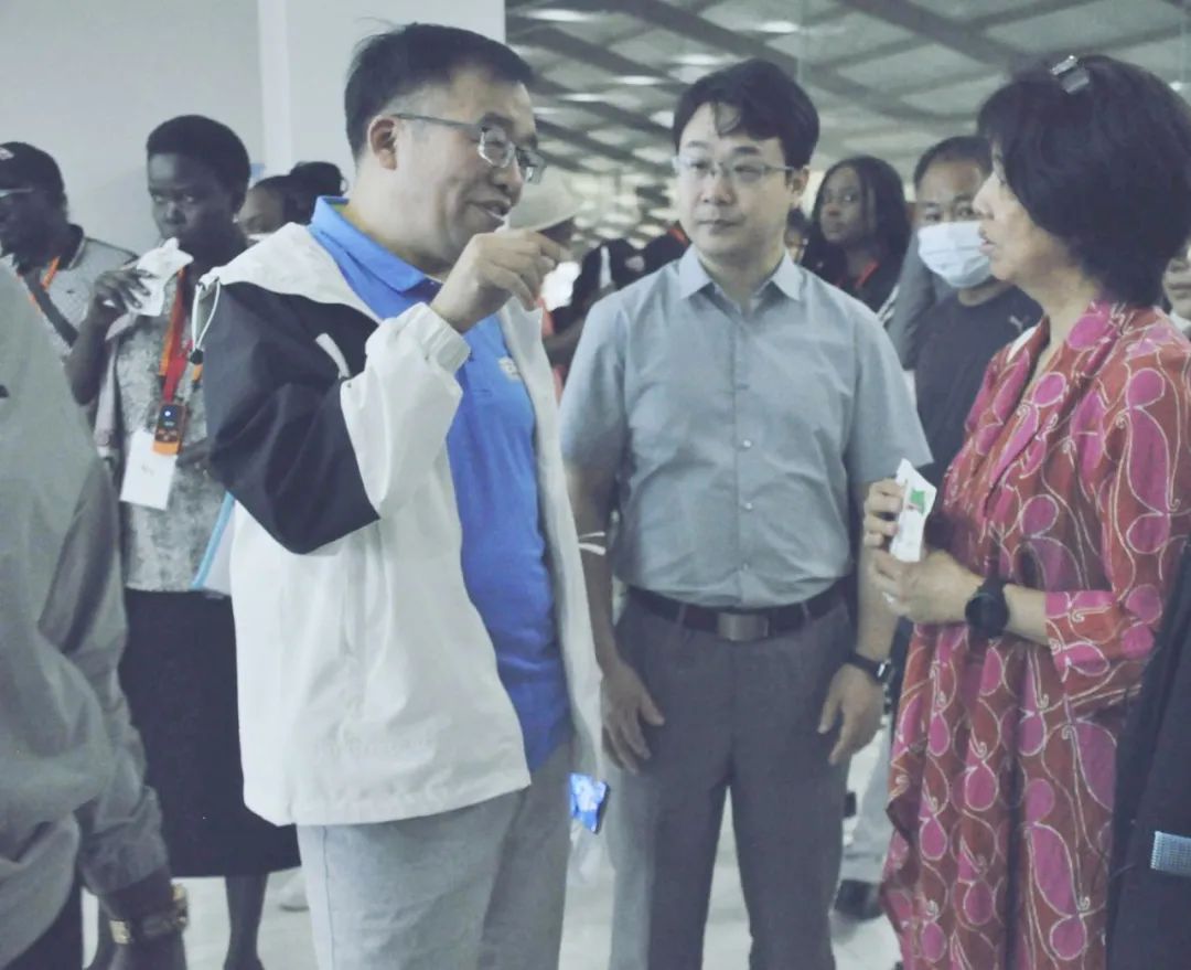 北京大学南南合作与发展学院教授、全球伙伴关系主任周咏梅一行莅临XINGKONG.COM星空体育(中国大陆)科技公司平舆瑞亚牧业参观调研
