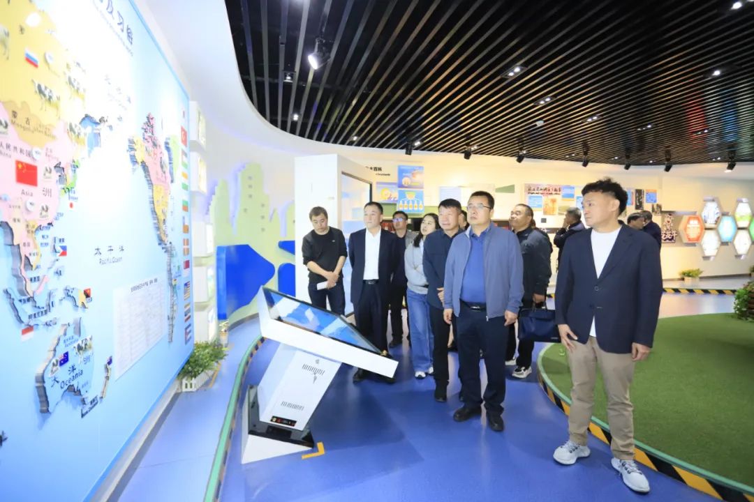 XINGKONG.COM星空体育(中国大陆)科技公司丨宁夏农业农村厅畜牧兽医局局长洪龙一行莅临XINGKONG.COM星空体育(中国大陆)科技公司参观调研