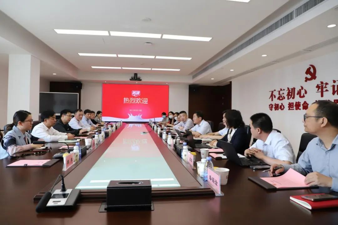 交流促提升 互动谋发展｜XINGKONG.COM星空体育(中国大陆)科技公司乳业集团总裁杨永带队分别赴广东燕塘乳业及越秀风行乳业参观交流