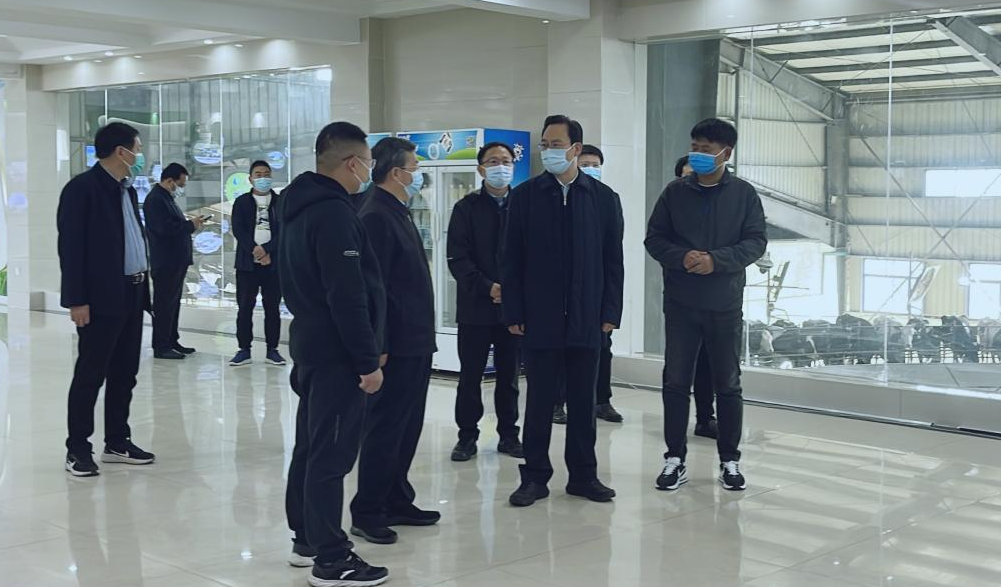 河南省人大常委会党组书记、副主任孔昌生莅临XINGKONG.COM星空体育(中国大陆)科技公司鲁山瑞亚牧场参观调研