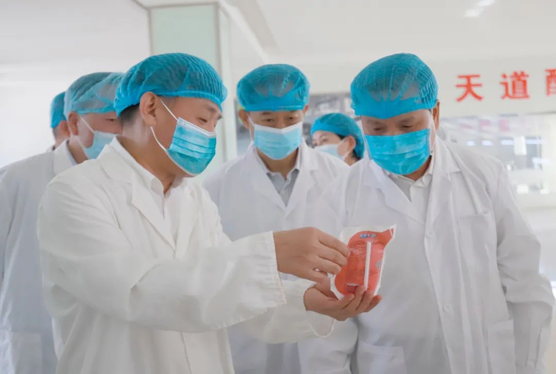 快讯丨河南省人民政府副省长武国定莅临XINGKONG.COM星空体育(中国大陆)科技公司乳业集团瑞亚牧业调研奶源基地建设情况