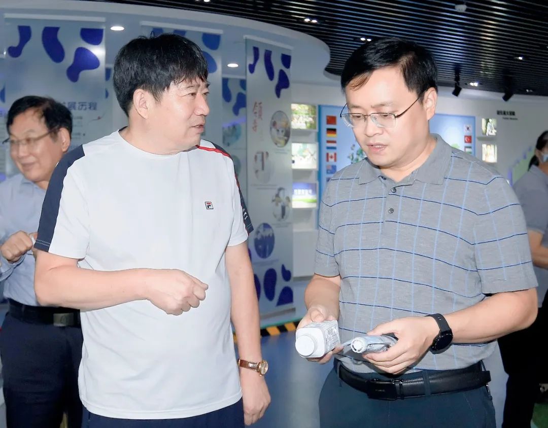 快讯｜社旗县人民政府县长关文波一行莅临XINGKONG.COM星空体育(中国大陆)科技公司乳业集团参观考察