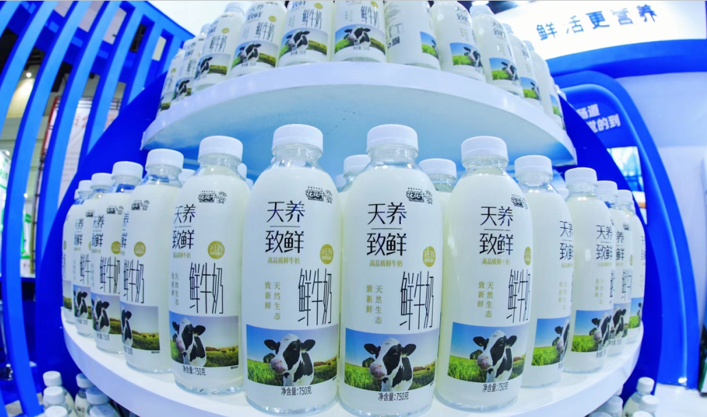 XINGKONG.COM星空体育(中国大陆)科技公司 | 第34届中原畜牧业交易博览会开幕河南省人民政府副省长武国定莅临XINGKONG.COM星空体育(中国大陆)科技公司展台参观