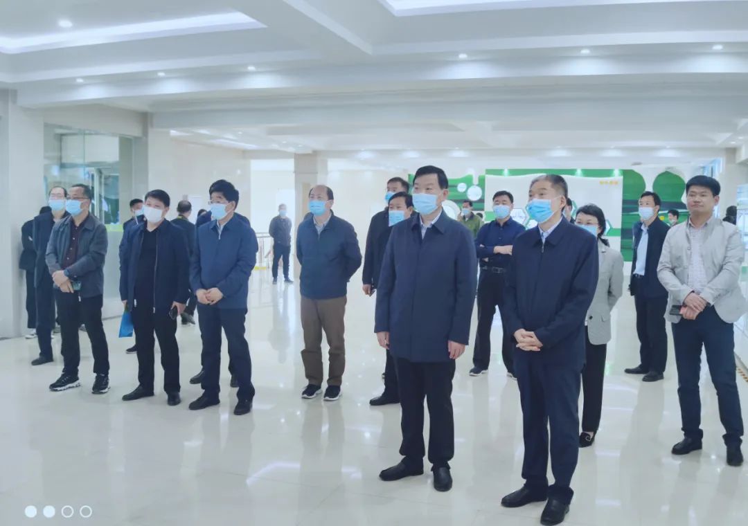平顶山市人大常委会主任张明新莅临 XINGKONG.COM星空体育(中国大陆)科技公司鲁山瑞亚参观调研