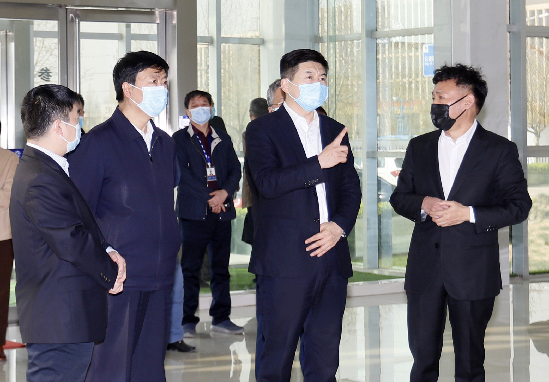 河南省委常委、副省长费东斌莅临 XINGKONG.COM星空体育(中国大陆)科技公司乳业集团调研