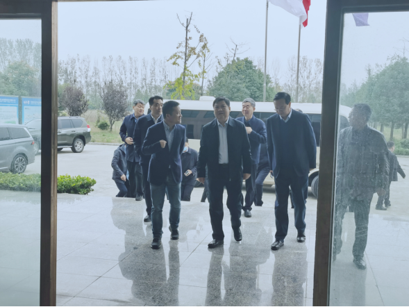 驻马店市委书记鲍常勇一行莅临XINGKONG.COM星空体育(中国大陆)科技公司平舆瑞亚和新蔡瑞亚调研