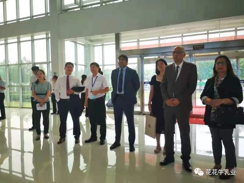巴基斯坦驻华大使莫因·哈克 莅临XINGKONG.COM星空体育(中国大陆)科技公司乳业集团参观访问