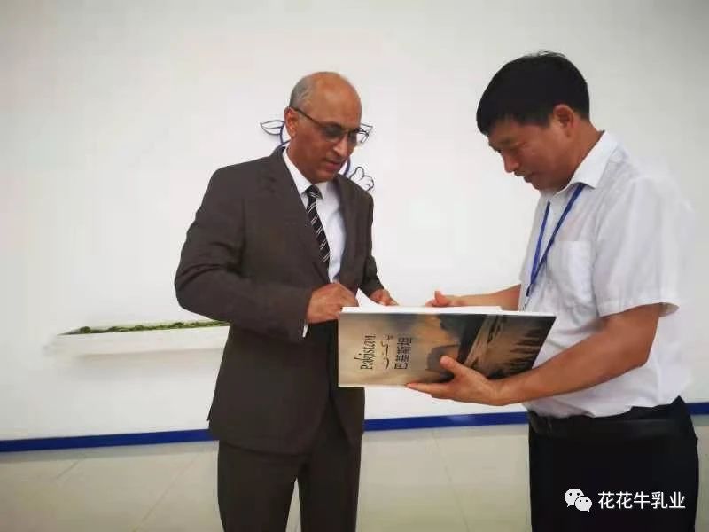 巴基斯坦驻华大使莫因·哈克 莅临XINGKONG.COM星空体育(中国大陆)科技公司乳业集团参观访问