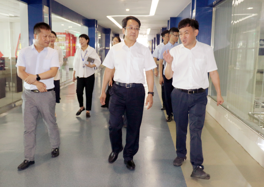 河南省高级人民法院院长胡道才一行莅临XINGKONG.COM星空体育(中国大陆)科技公司乳业集团开展“万人助万企”活动 助力企业发展