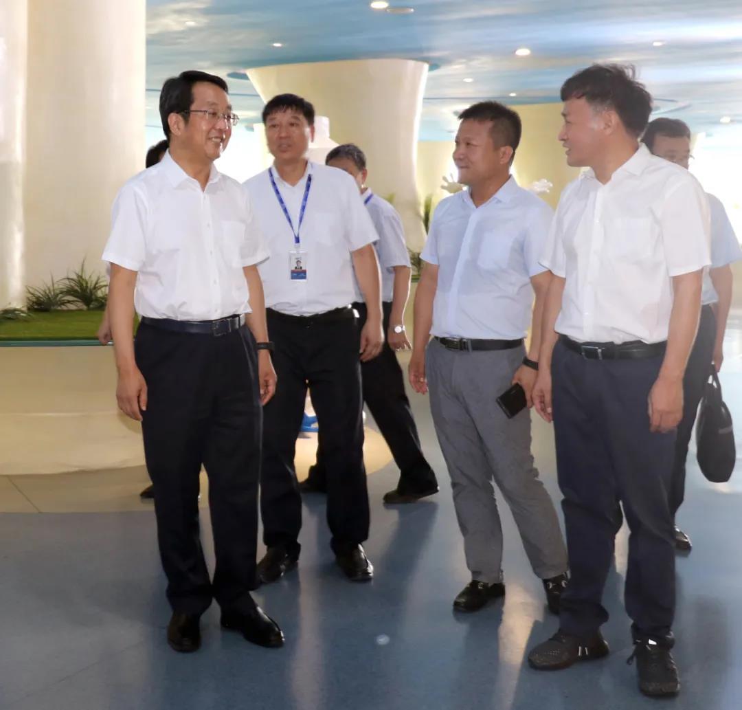 河南省高级人民法院院长胡道才一行莅临XINGKONG.COM星空体育(中国大陆)科技公司乳业集团开展“万人助万企”活动 助力企业发展