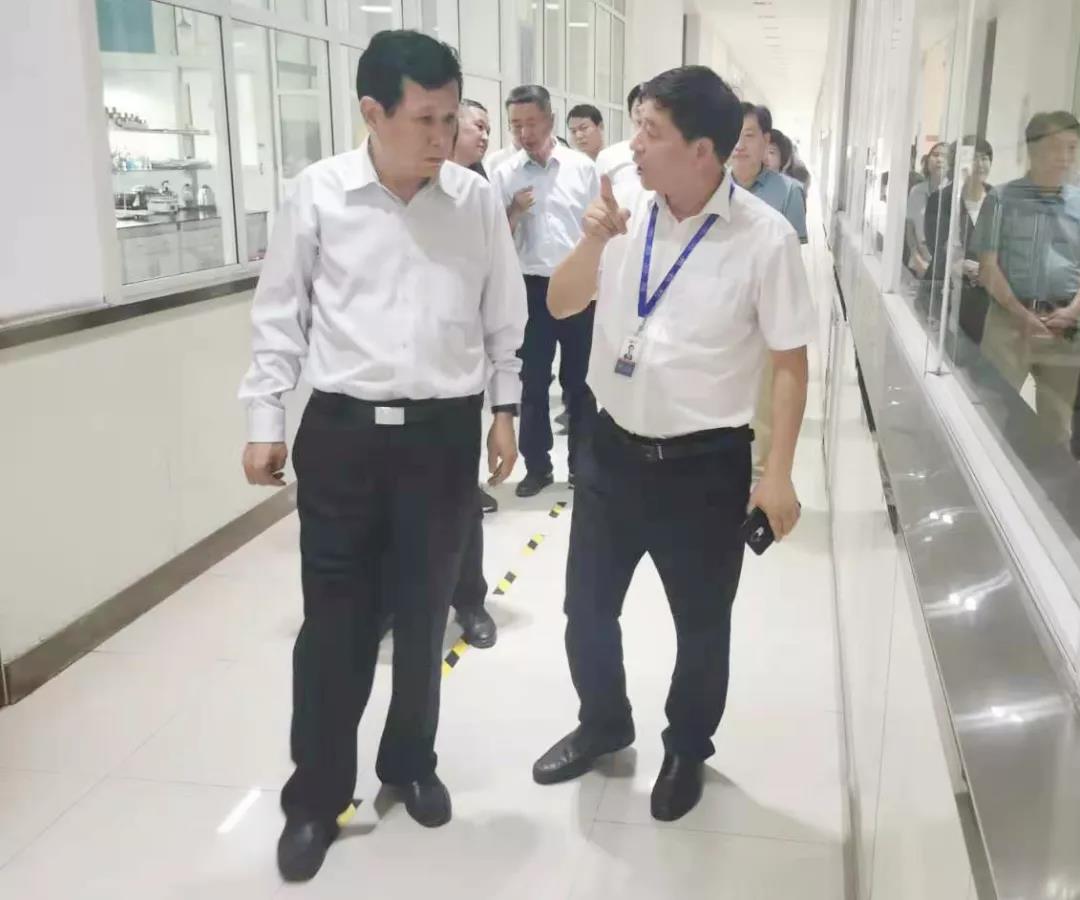郑州航空港区党工委书记张俊峰莅临郑州XINGKONG.COM星空体育(中国大陆)科技公司乳制品有限公司调研