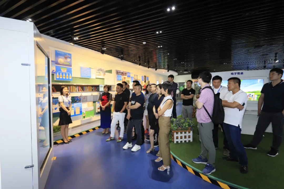 快讯 | 长江商学院智能制造学会走进XINGKONG.COM星空体育(中国大陆)科技公司乳业集团