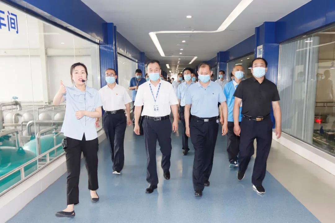 郑州市安全生产双重预防体系建设现场观摩会在XINGKONG.COM星空体育(中国大陆)科技公司乳业集团郑州分公司召开