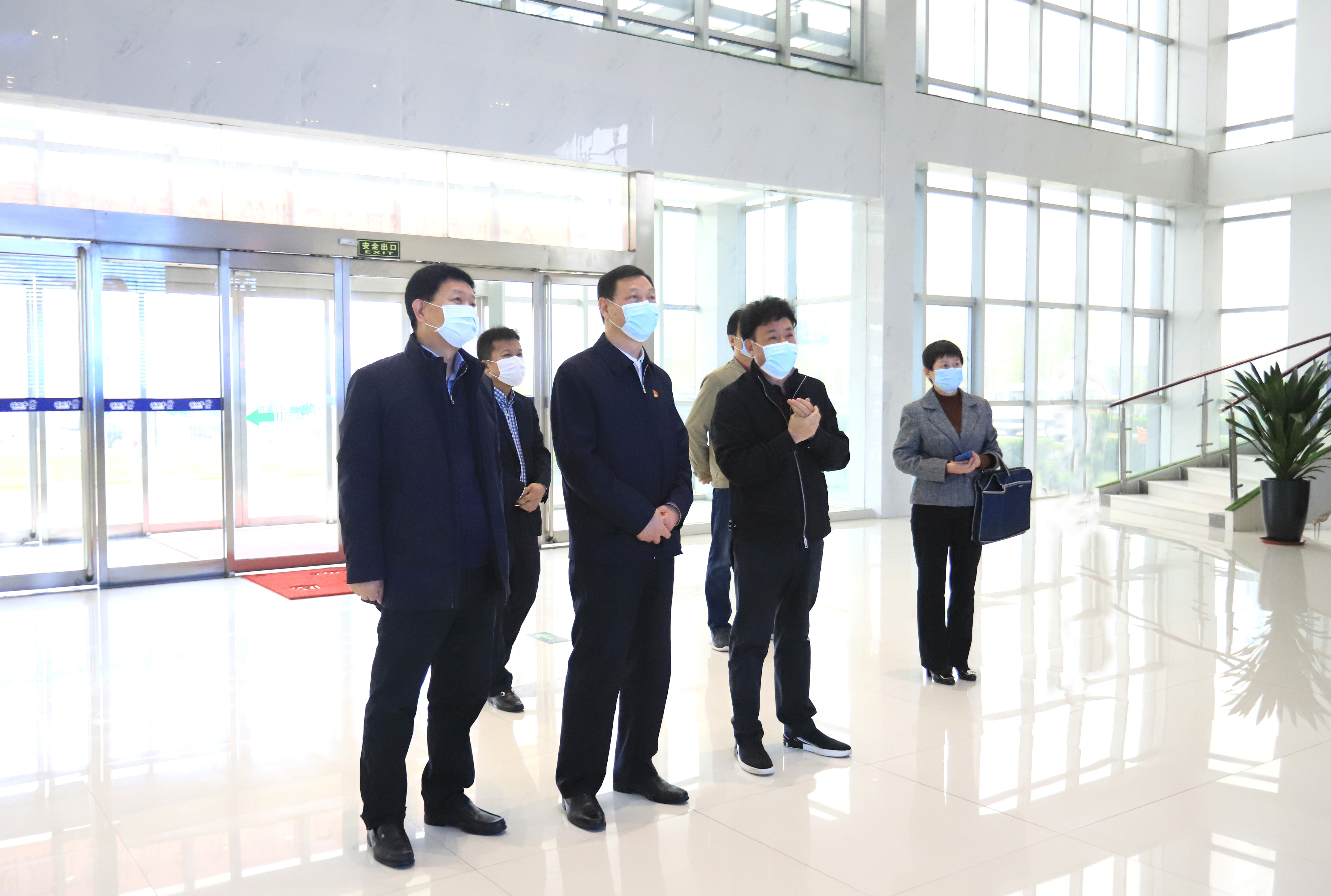 河南省委农办主任、农业农村厅厅长申延平一行调研河南XINGKONG.COM星空体育(中国大陆)科技公司乳业集团