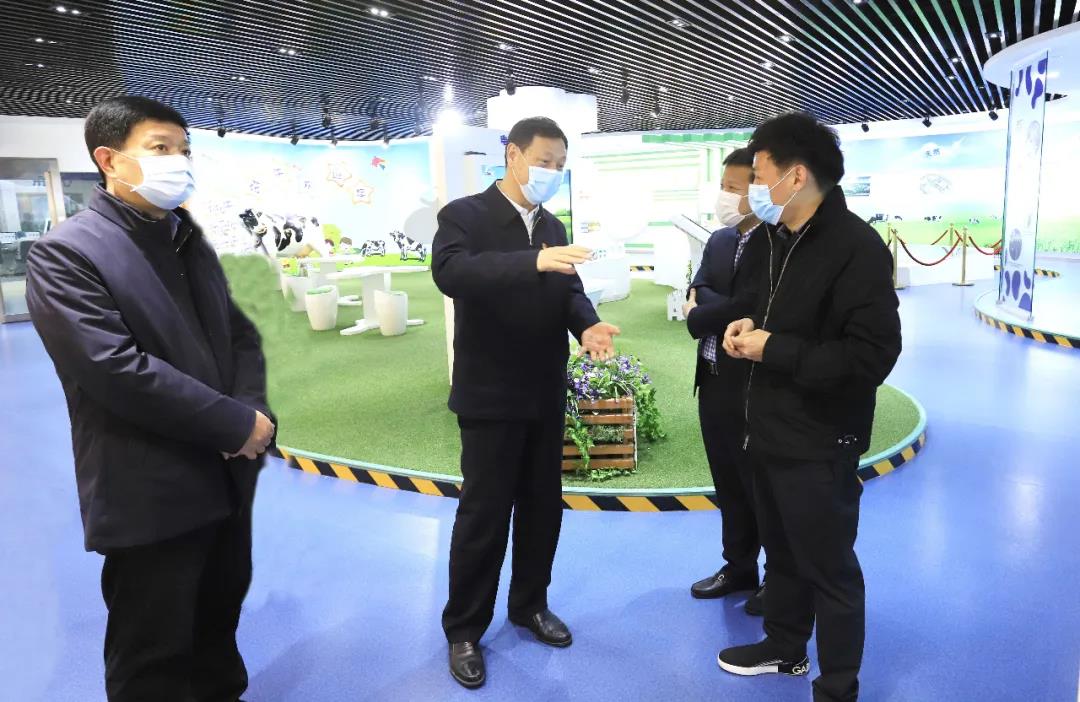 河南省委农办主任、农业农村厅厅长申延平一行调研河南XINGKONG.COM星空体育(中国大陆)科技公司乳业集团
