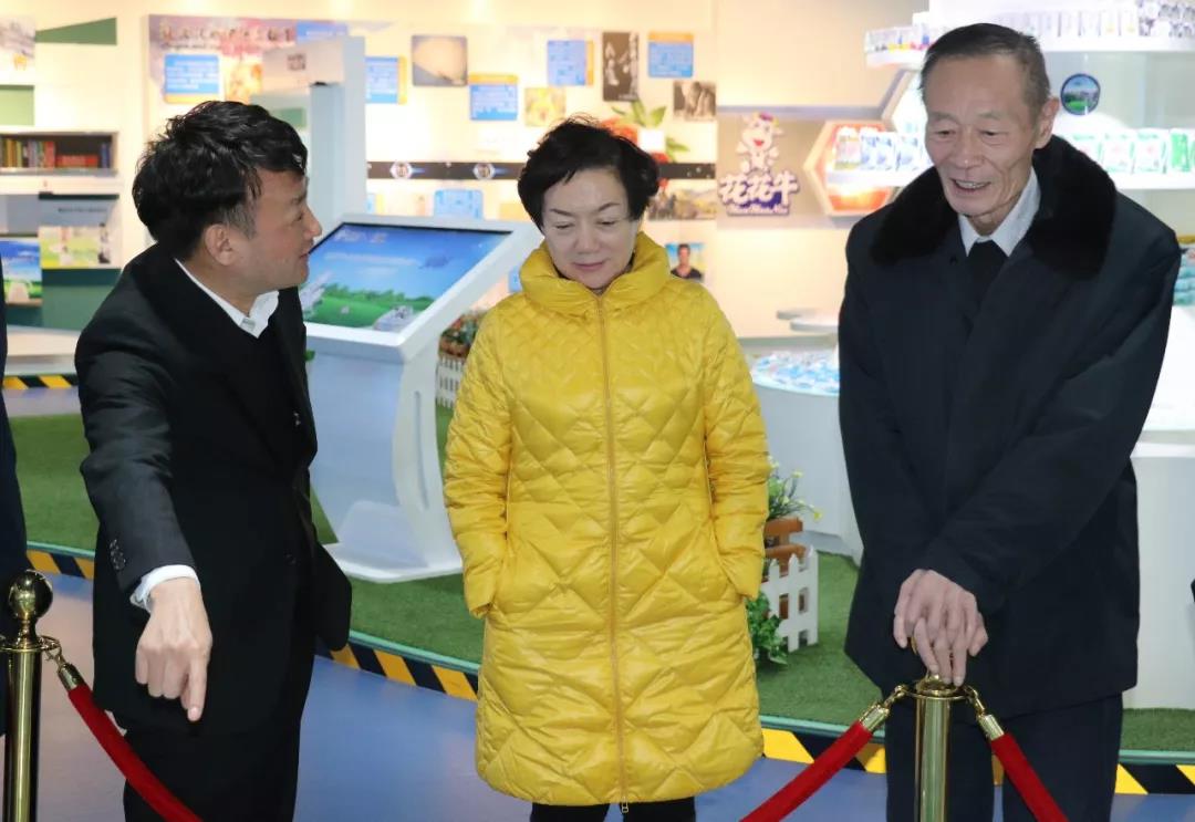 中国奶业协会高鸿宾会长莅临XINGKONG.COM星空体育(中国大陆)科技公司指导工作
