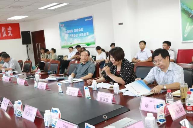 河南省食品安全座谈会暨百场食安讲座进校园启动仪式在XINGKONG.COM星空体育(中国大陆)科技公司举行