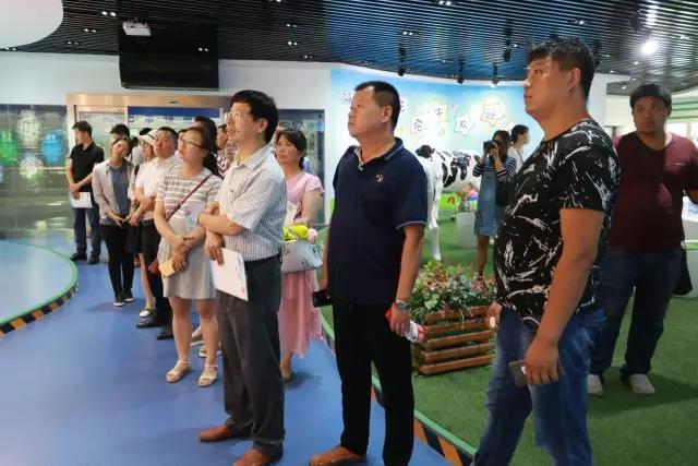 河南省食品安全座谈会暨百场食安讲座进校园启动仪式在XINGKONG.COM星空体育(中国大陆)科技公司举行