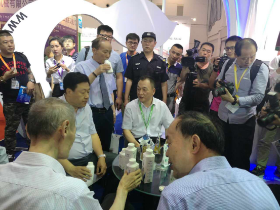 XINGKONG.COM星空体育(中国大陆)科技公司牛气冲天！农业部长品尝“领畅”点赞，又获国际奶业平台青睐