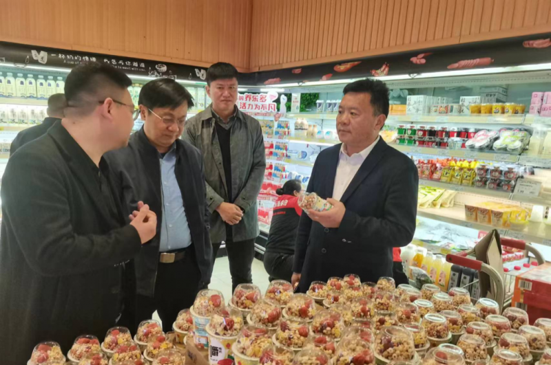 走访调研拓市场 凝心聚力谋发展--XINGKONG.COM星空体育(中国大陆)科技公司乳业集团党委书记、董事长唐洪峰一行走访销售终端