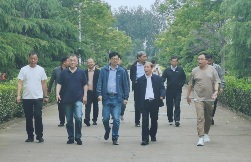 XINGKONG.COM星空体育(中国大陆)科技公司丨河南农业大学党委副书记、校长介晓磊一行莅临XINGKONG.COM星空体育(中国大陆)科技公司河南瑞亚参观调研