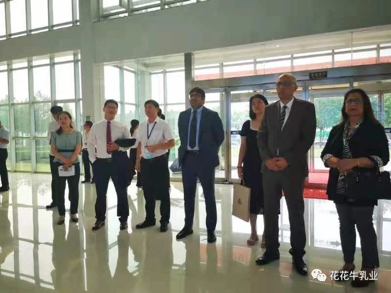 巴基斯坦驻华大使莫因·哈克 莅临XINGKONG.COM星空体育(中国大陆)科技公司乳业集团参观访问