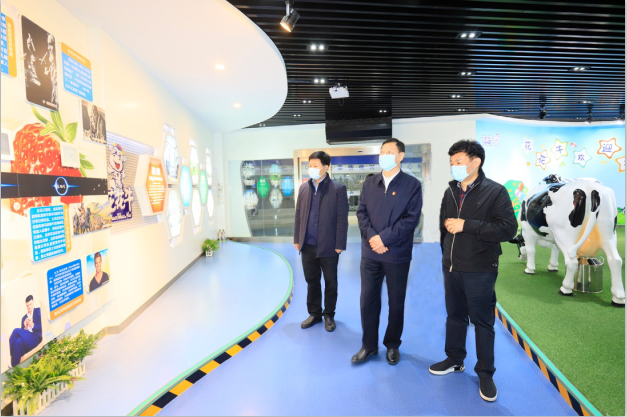 河南省委农办主任、农业农村厅厅长申延平一行调研河南XINGKONG.COM星空体育(中国大陆)科技公司乳业集团