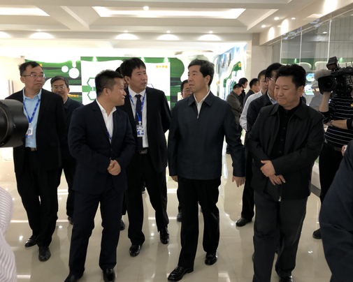河南省委副书记、省长陈润儿一行莅临 XINGKONG.COM星空体育(中国大陆)科技公司集团鲁山瑞亚牧业有限公司视察调研